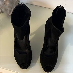 ICONE Elegant Black Peep-Toe Heeled Boots
